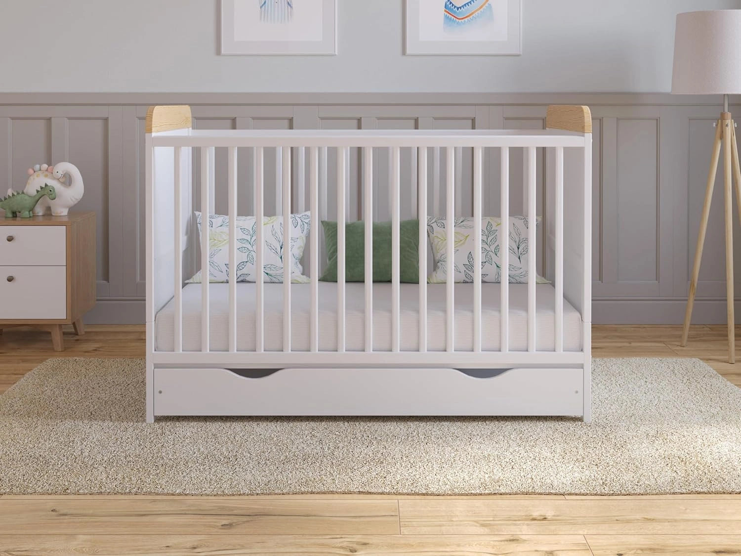 Lit Bébé Évolutif avec Matelas et Tiroir en Bois Blanc 120x60 cm